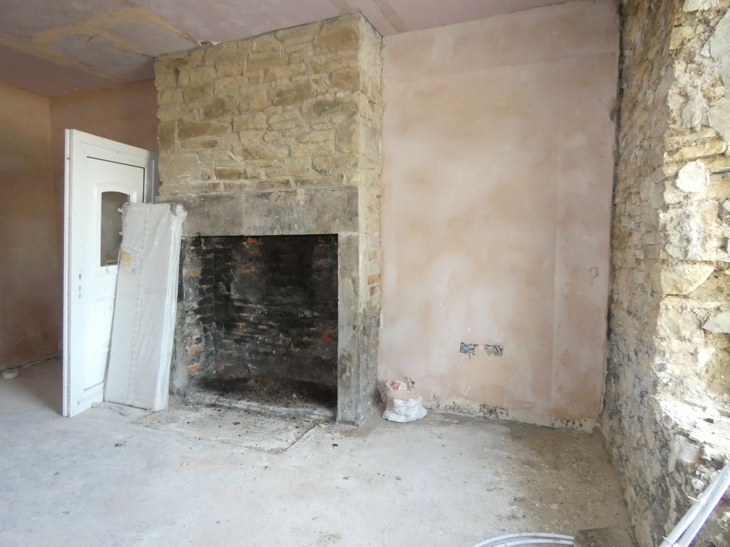 Lounge- click for photo gallery
